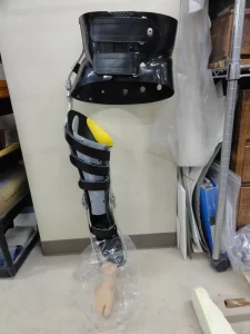骨盤帯付き長下肢装具